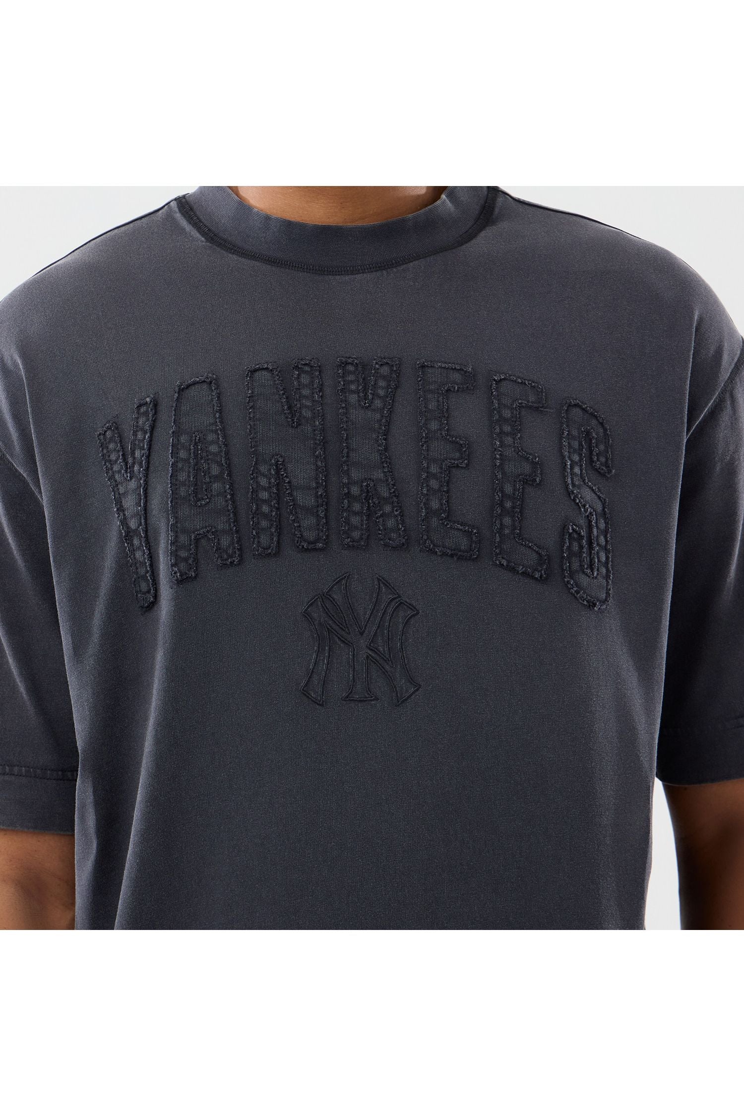 MLB WASHED BOXY TEE NEYYAN חולצת טי שרט בוקסי שרוול קצר - Butterfly Sneakers