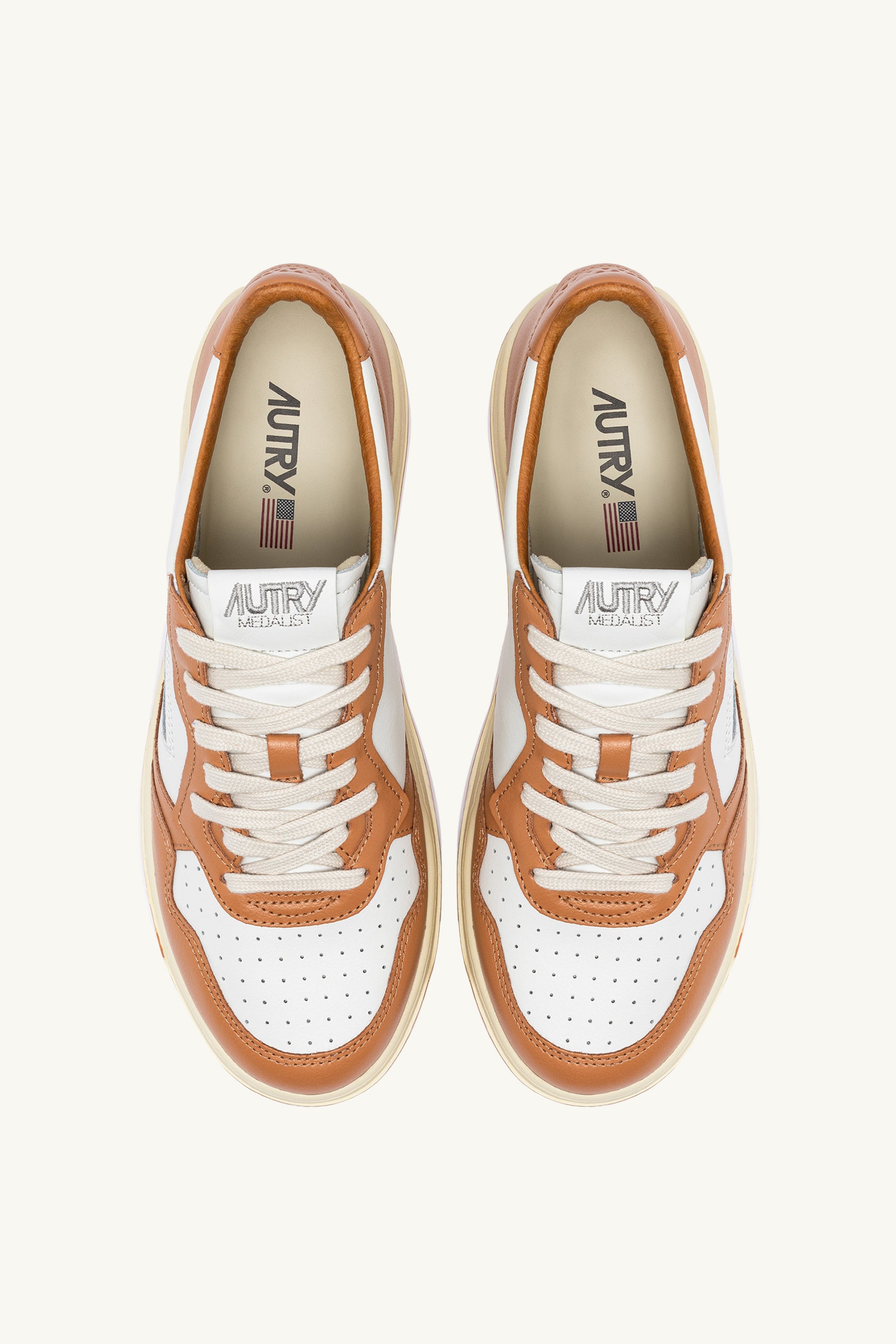 MEDALIST LOW BICOLOR SNEAKERS IN WHITE AND SAND STORM LEATHER