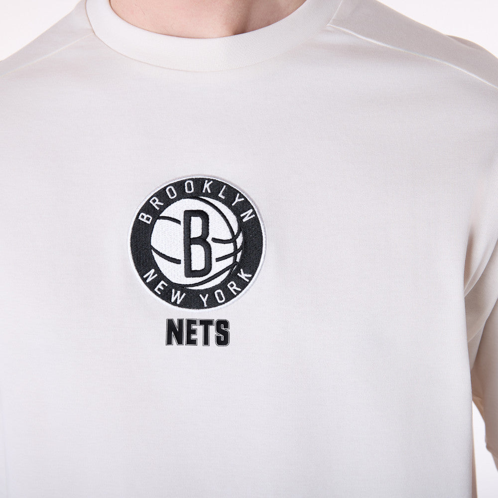 Brooklyn Nets NBA Wordmark Open White Oversized T-Shirt New Era