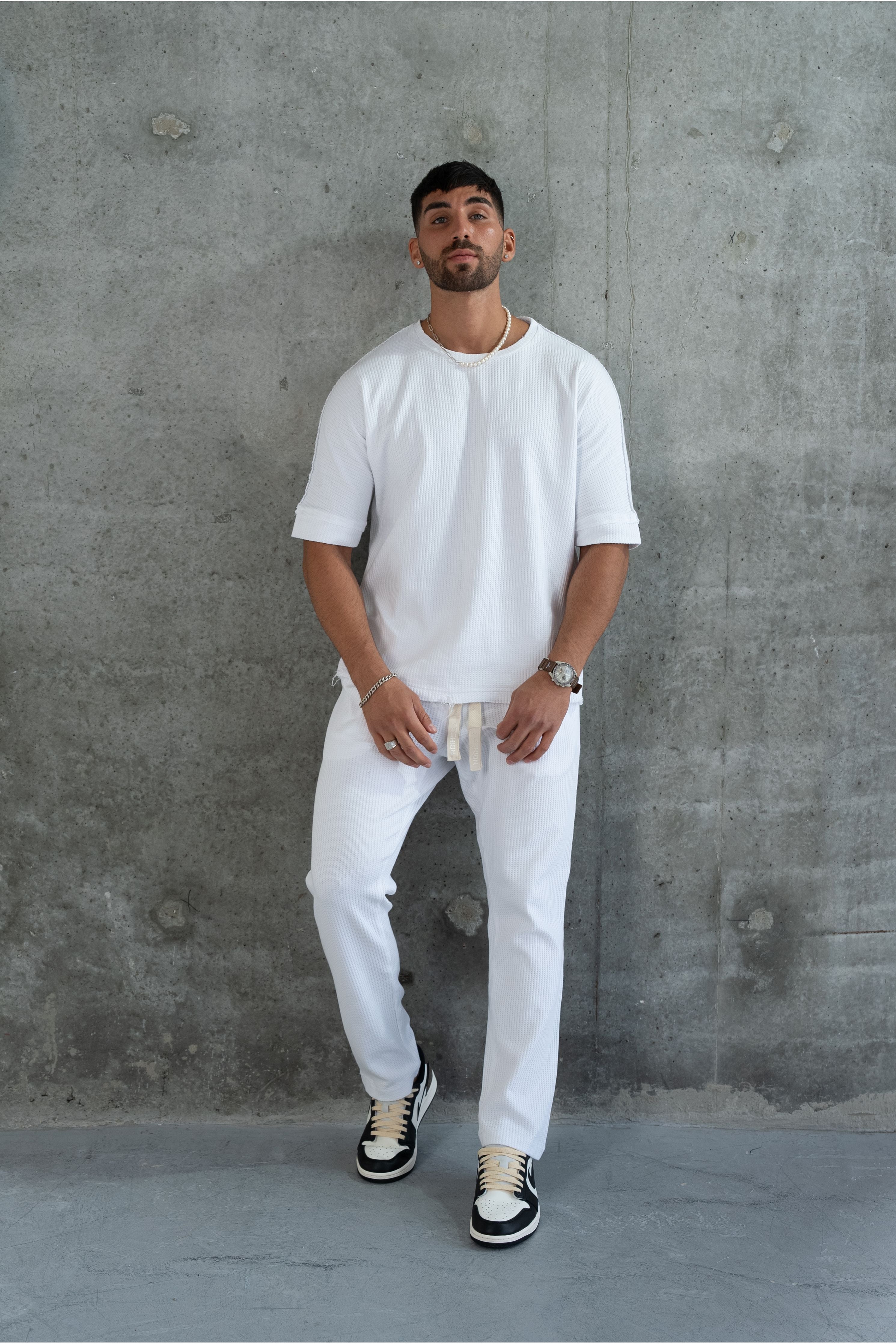 חולצת וואפל קפלונה צוואין ניקי לבן - Butterfly Sneakers