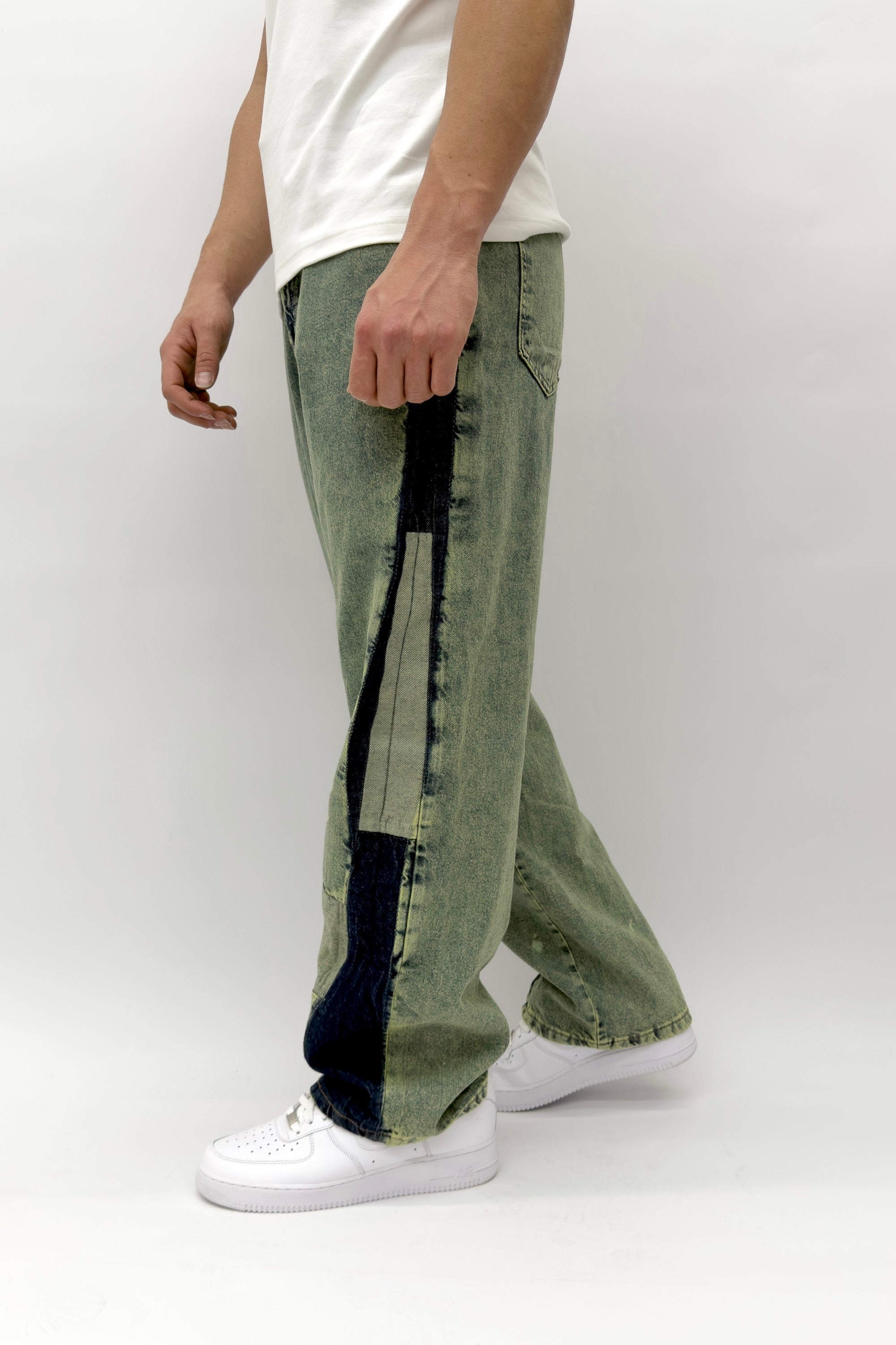 ג'ינס בגזרת Baggy שטוף ירוק - Butterfly Sneakers