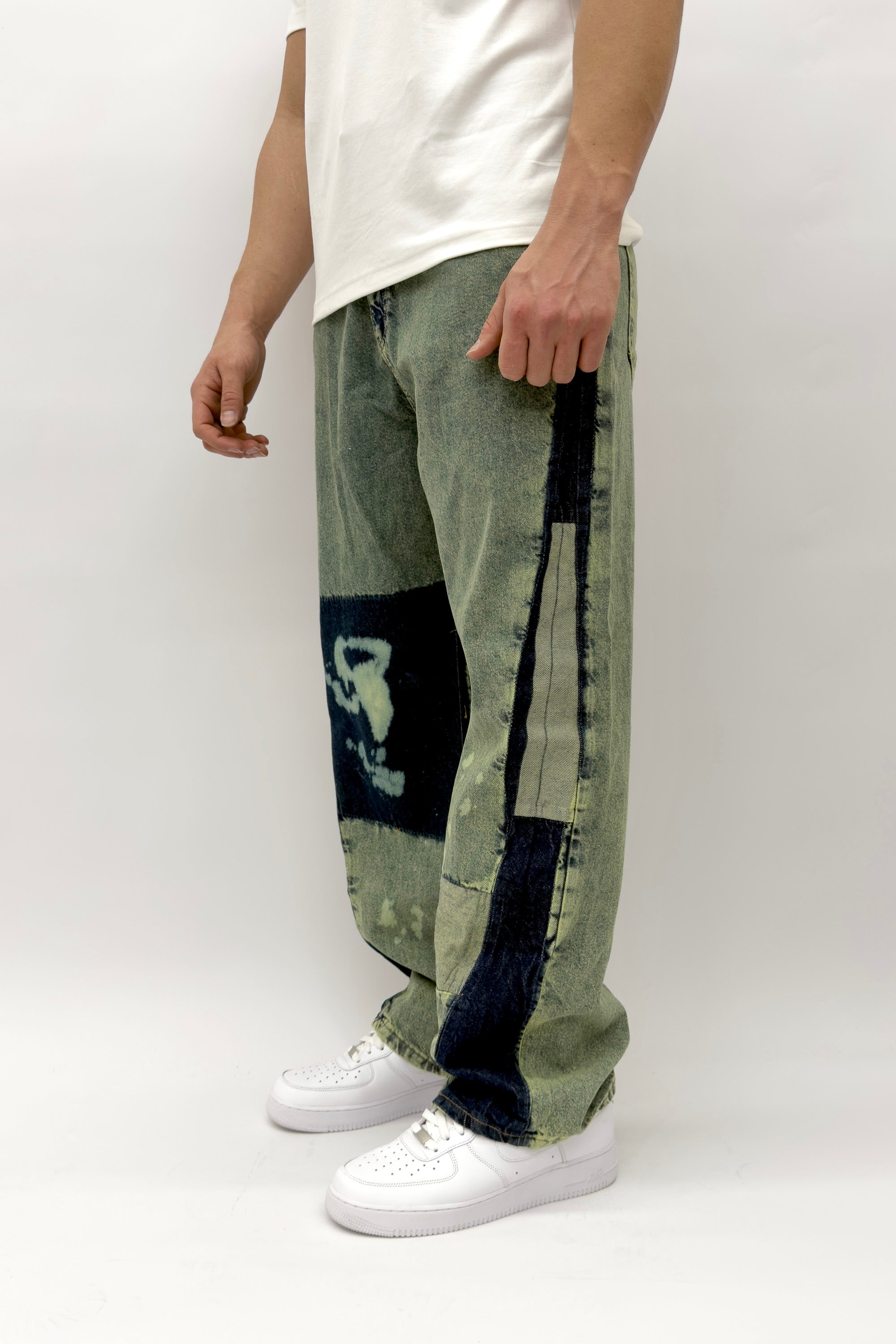 ג'ינס בגזרת Baggy שטוף ירוק - Butterfly Sneakers