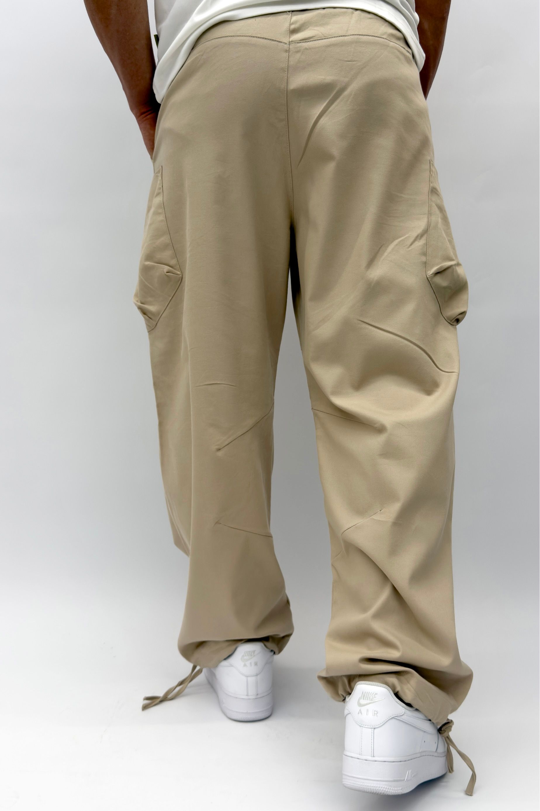 מכנס מבד כותנה עם כיסים בז - Butterfly Sneakers