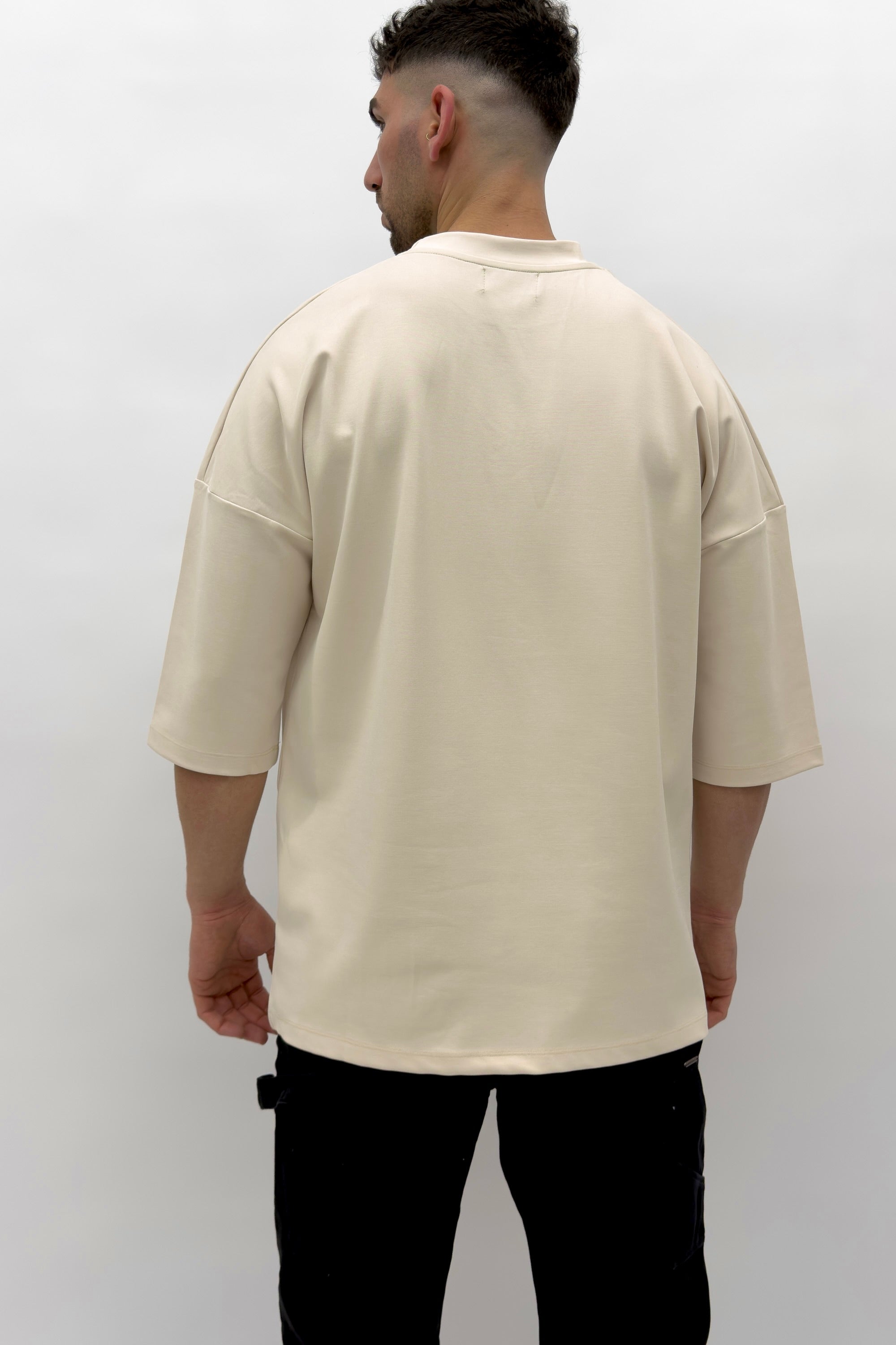 חולצה אוברסייז קרם - Butterfly Sneakers