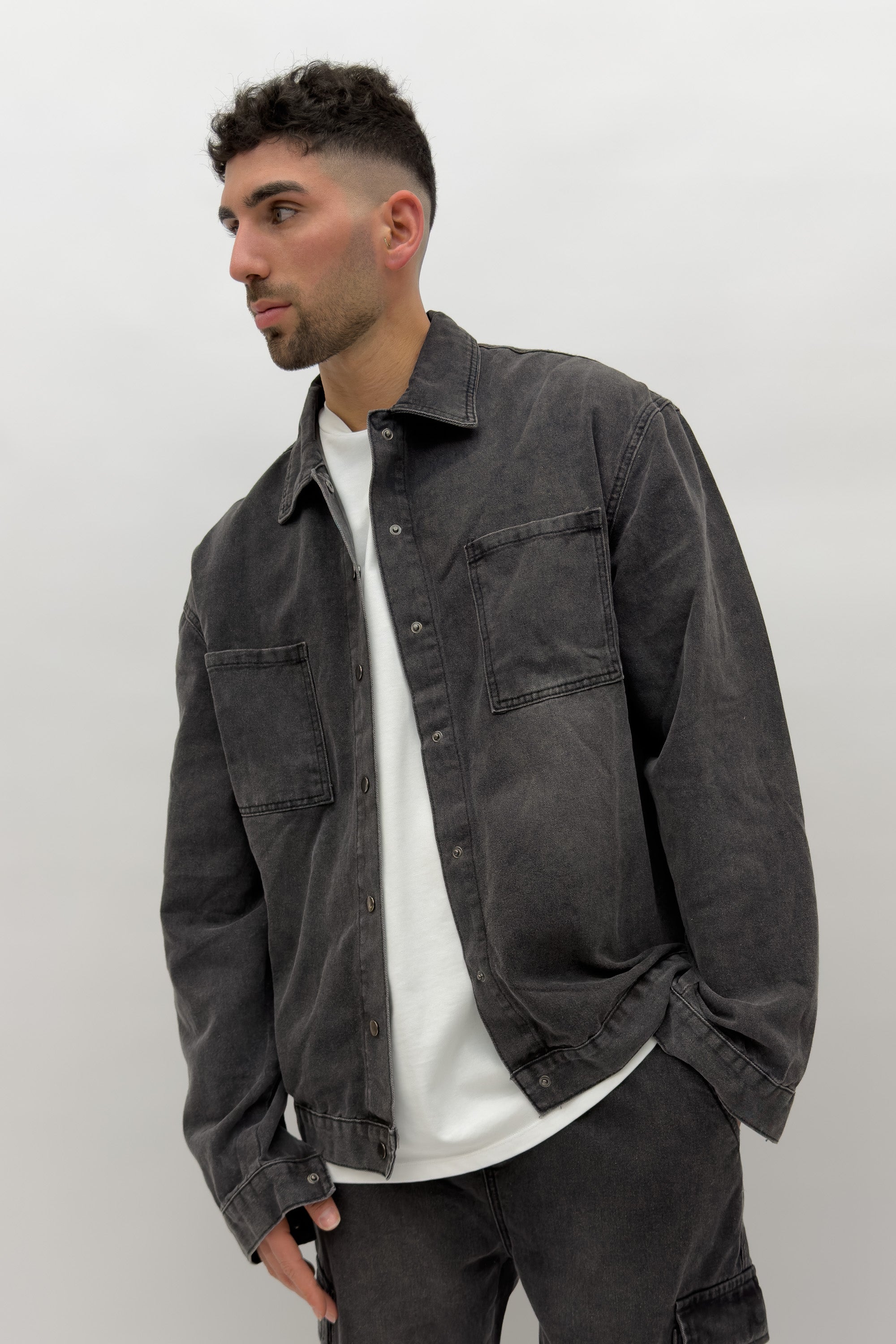 ג'קט גינס בגזרת אובר סייז - Butterfly Sneakers