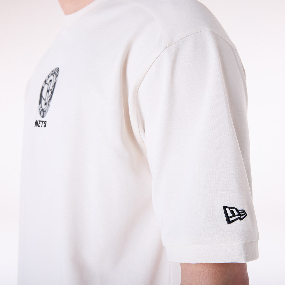 Brooklyn Nets NBA Wordmark Open White Oversized T-Shirt New Era