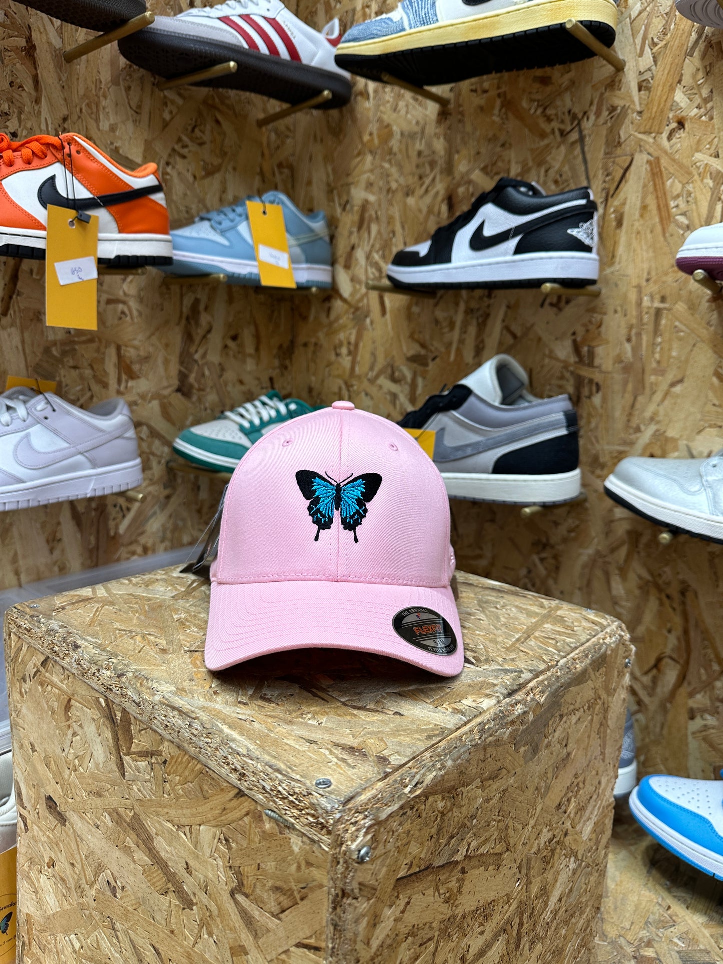 Butterfly Pink Cap Look mom