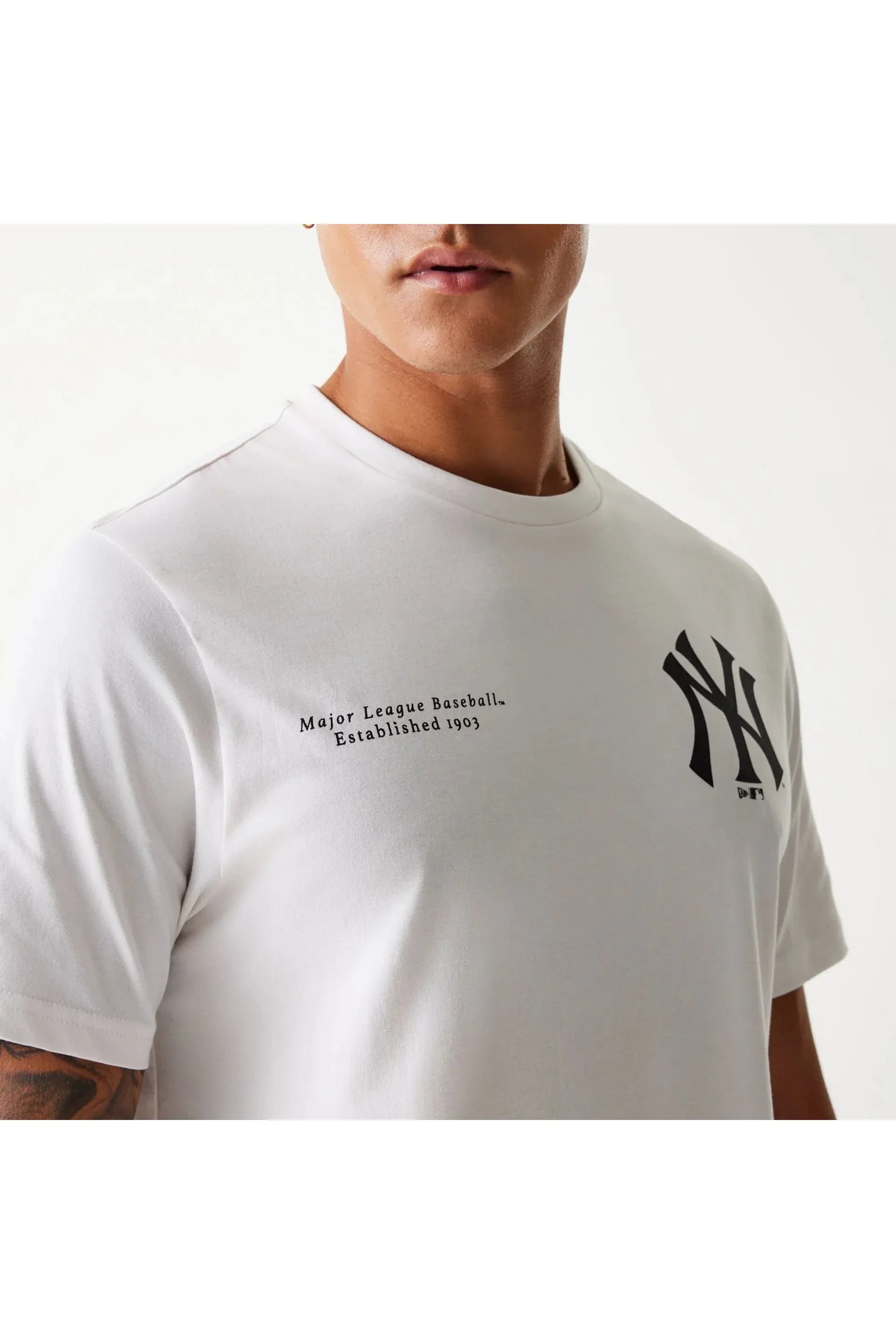 New York Yankees MLB Arch חולצת טי שרט שרוול קצר - Butterfly Sneakers