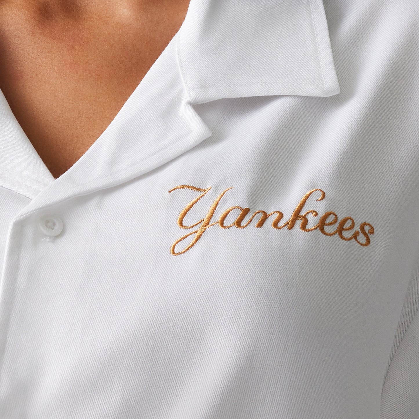 New York Yankees MLB Graphic White Revere חולצת טי שרט מכופתרת