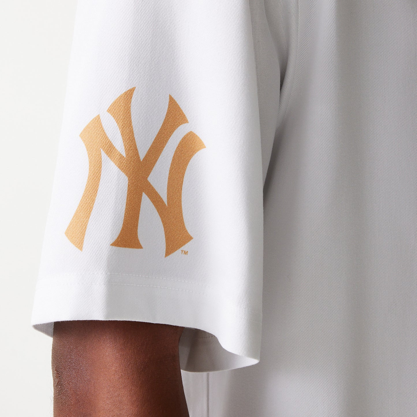 New York Yankees MLB Graphic White Revere חולצת טי שרט מכופתרת