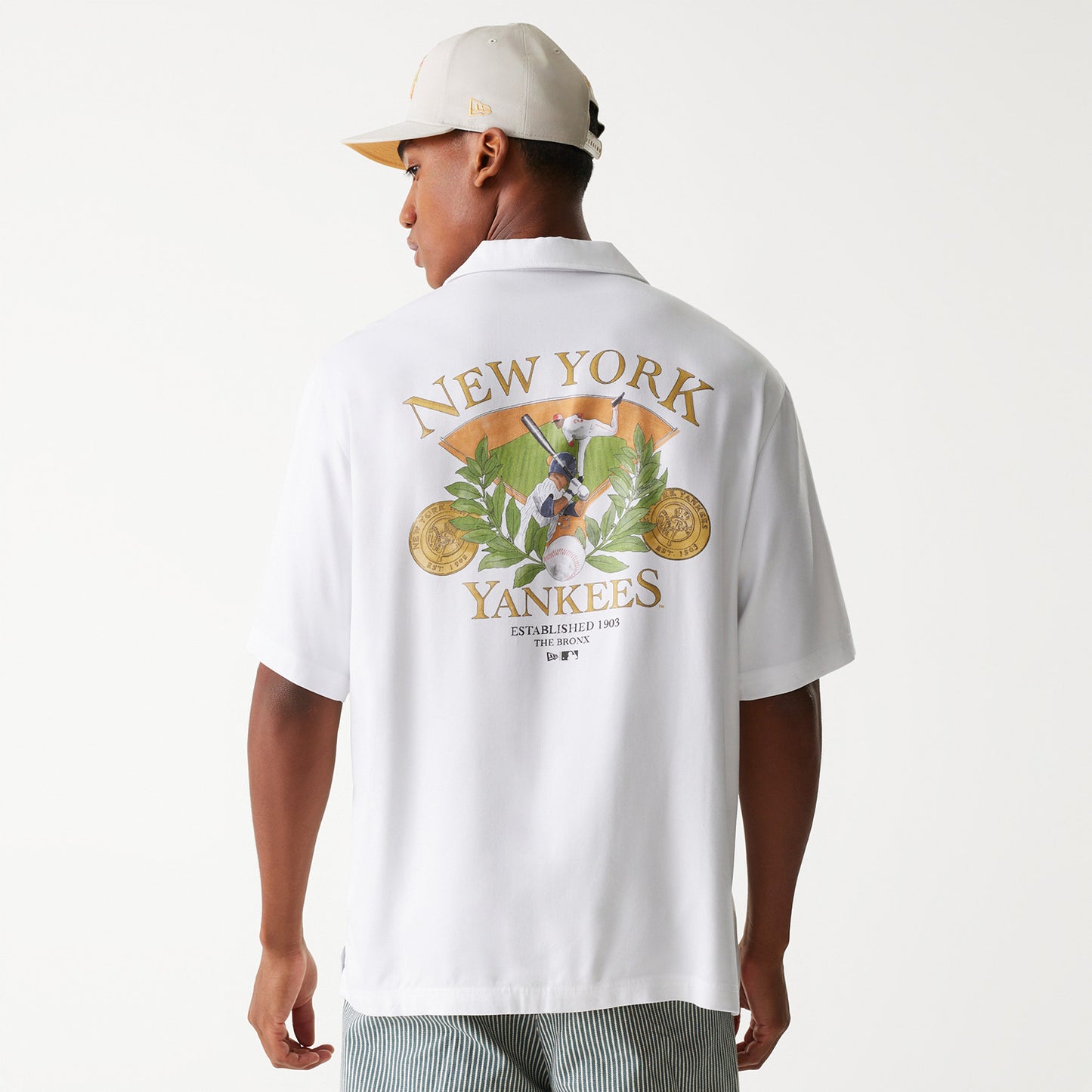 New York Yankees MLB Graphic White Revere חולצת טי שרט מכופתרת