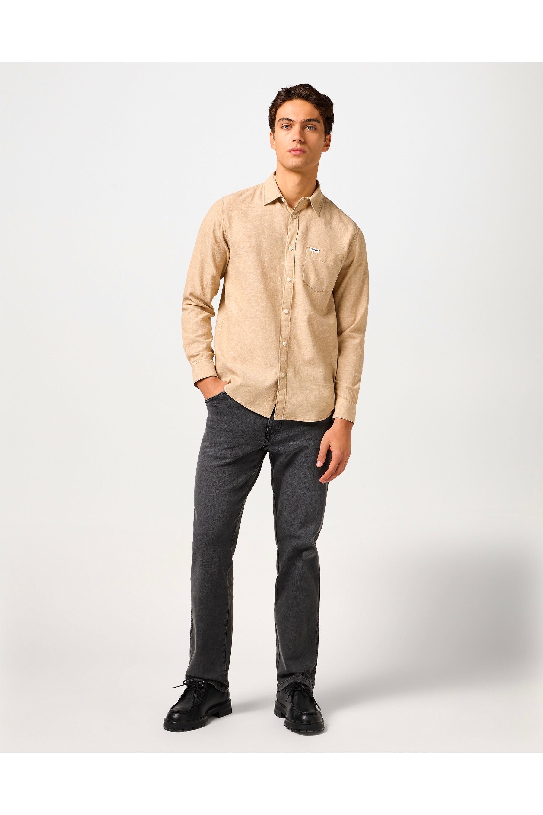 חולצה מכופתרת שרוול ארוך עם כיס - חום - Butterfly Sneakers