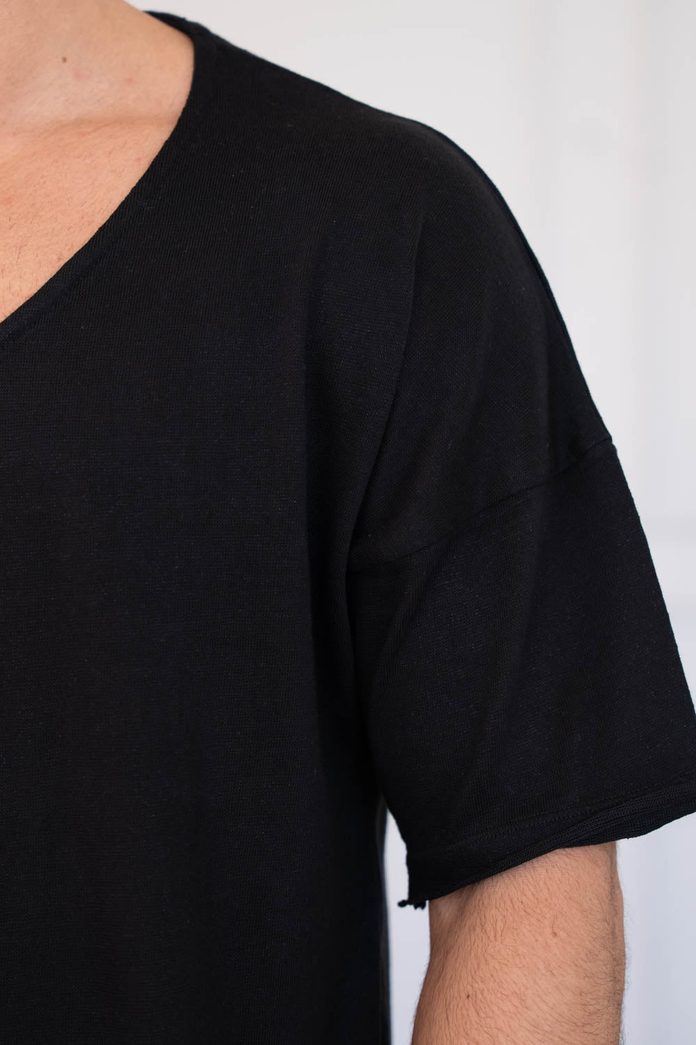 חולצת פשתן קיתירה שרוול אוברסייז שחור - Butterfly Sneakers