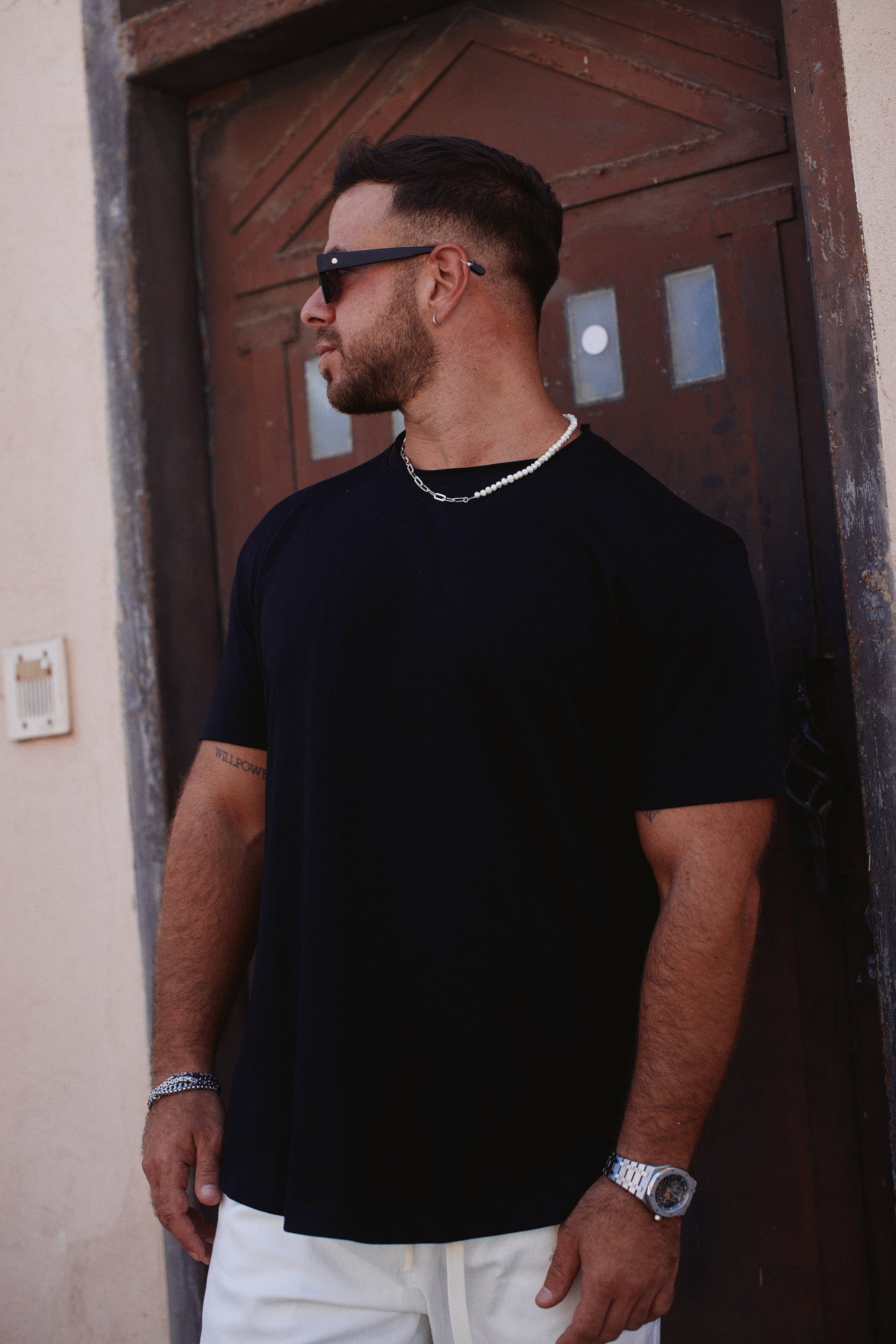 חולצת בייסיק כותנה צווארון גזור - Butterfly Sneakers