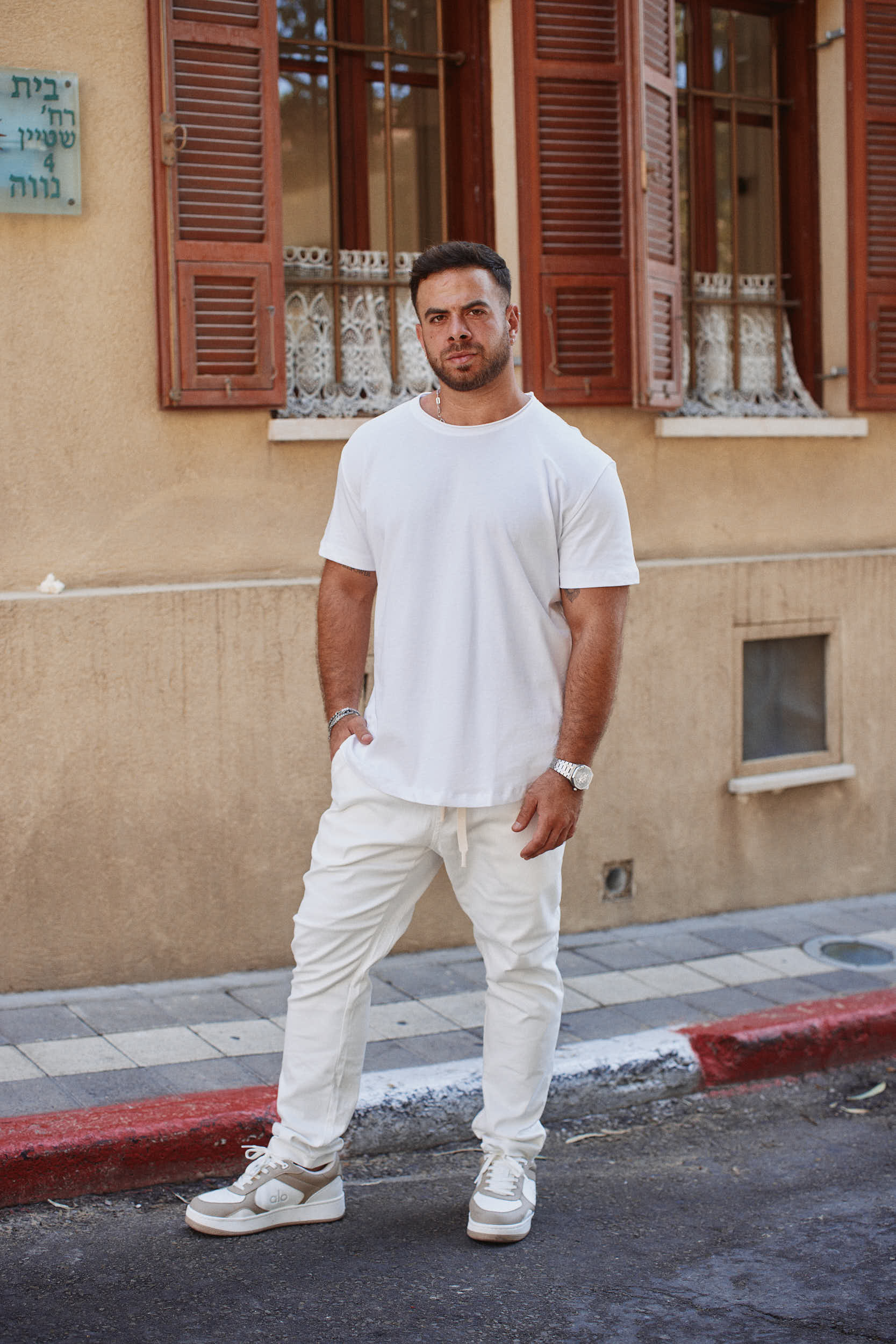 בייסיק כותנה צווארון סגור גזור לבן - Butterfly Sneakers