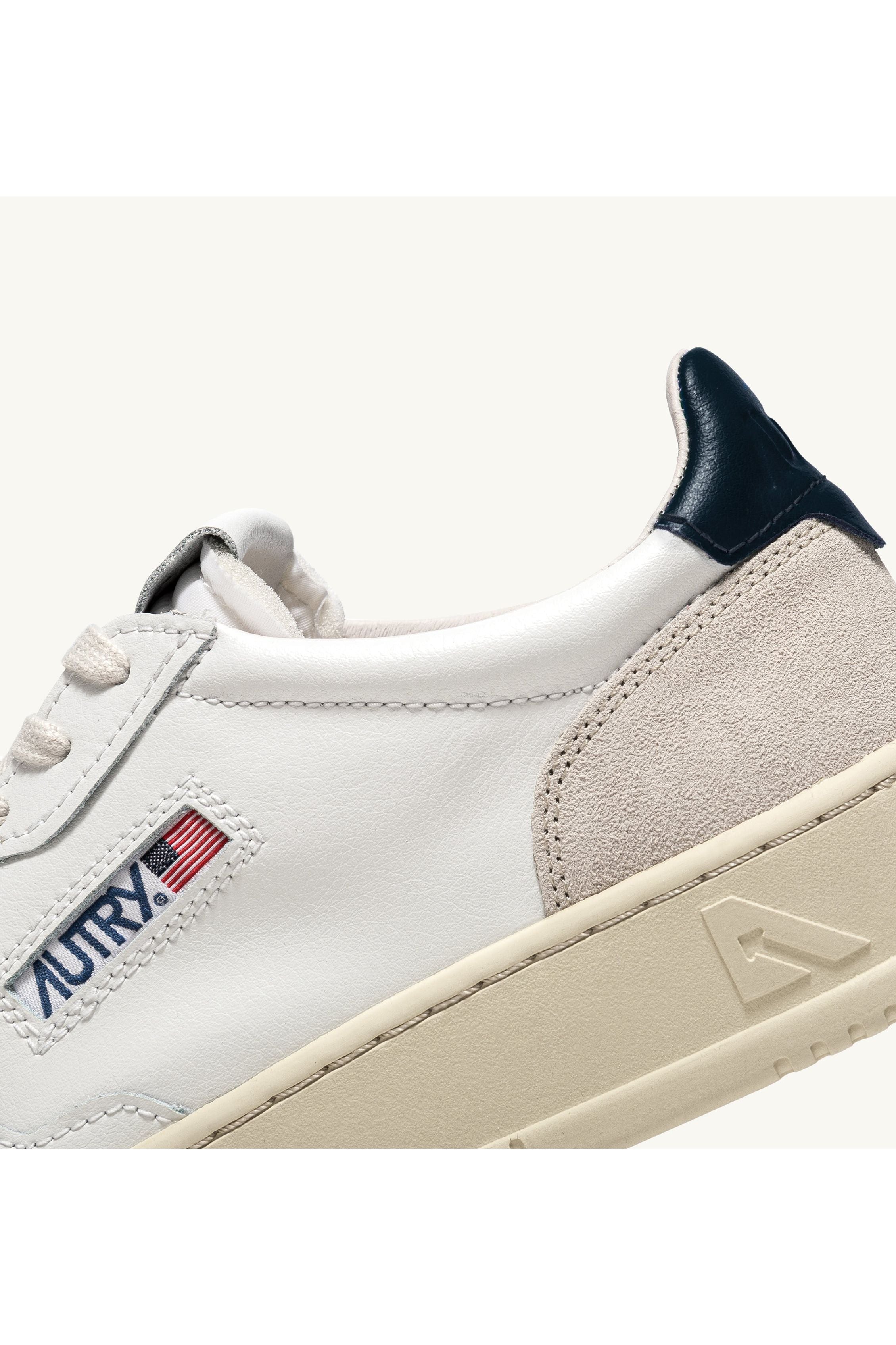 MEDALIST LOW MAN LS28 LEATHER/SUEDE WHITE/BLUE - Butterfly Sneakers