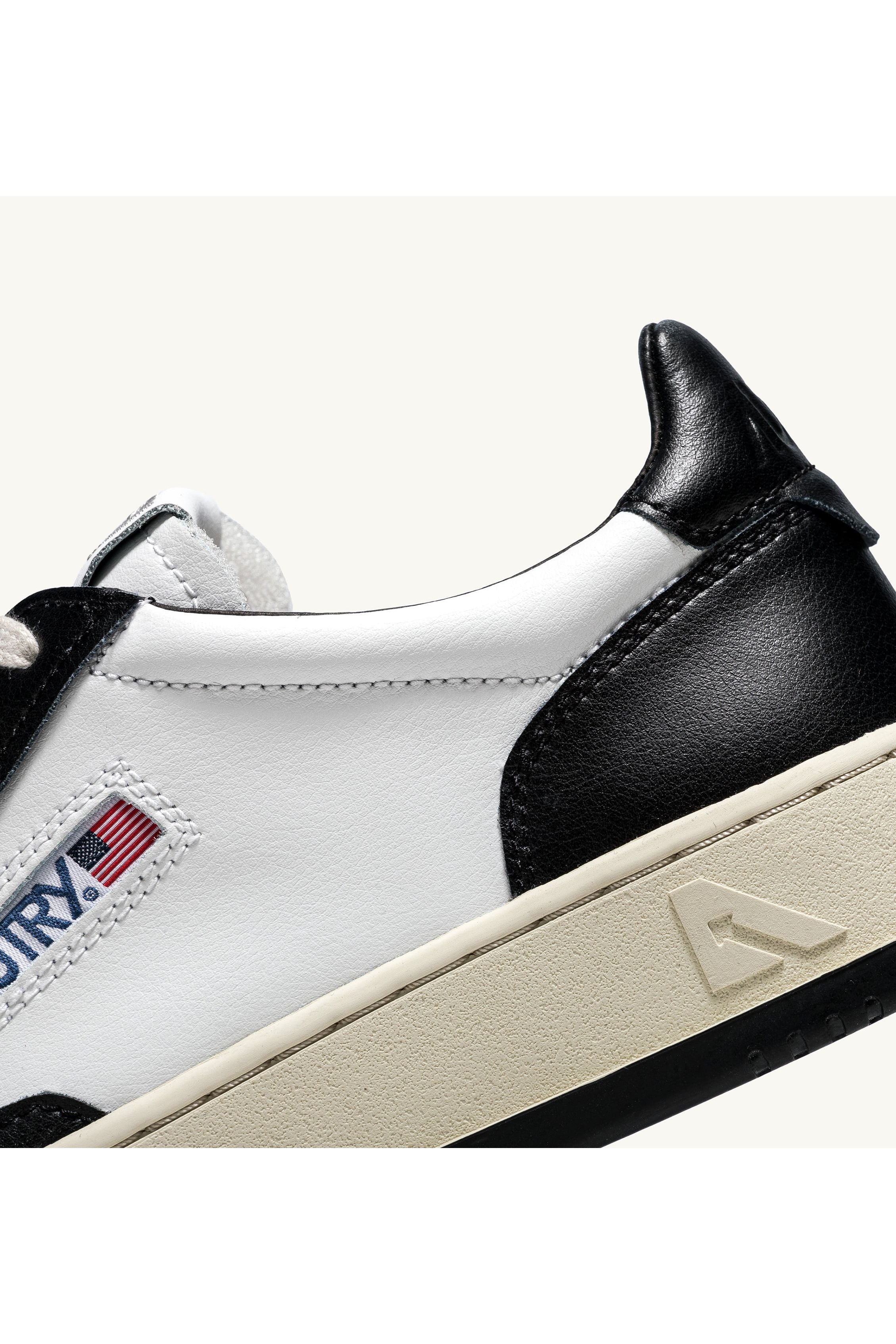 MEDALIST LOW
MAN WB01 LEATHER/LEATHER סניקרס - Butterfly Sneakers