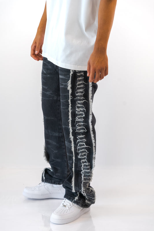 גינס בגזרת Flare בשילוב פרנזים שחור