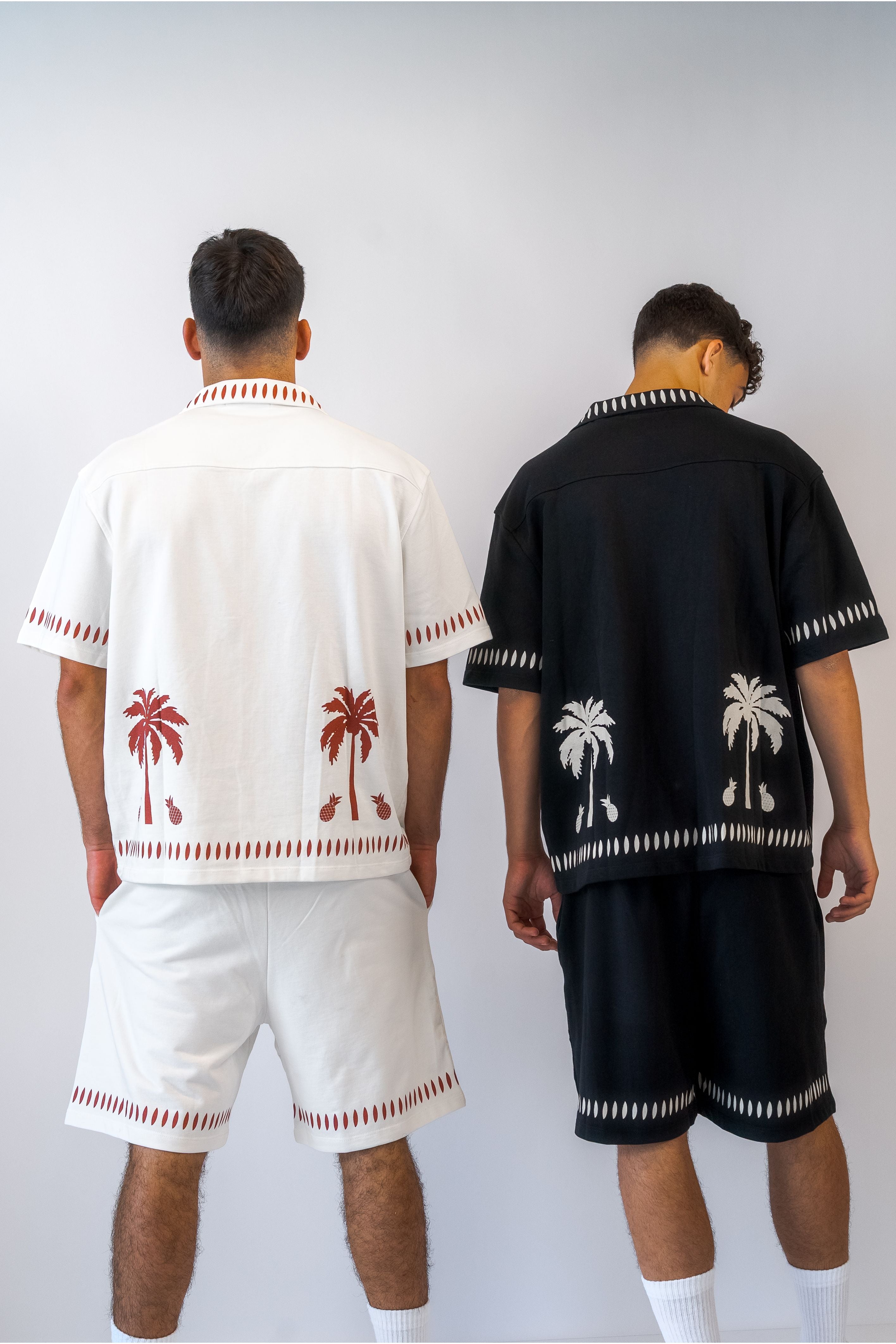 חולצה קצרה חליפה הוואי לבן - Butterfly Sneakers