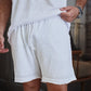 שורט סריפוס לבן עם בטנה