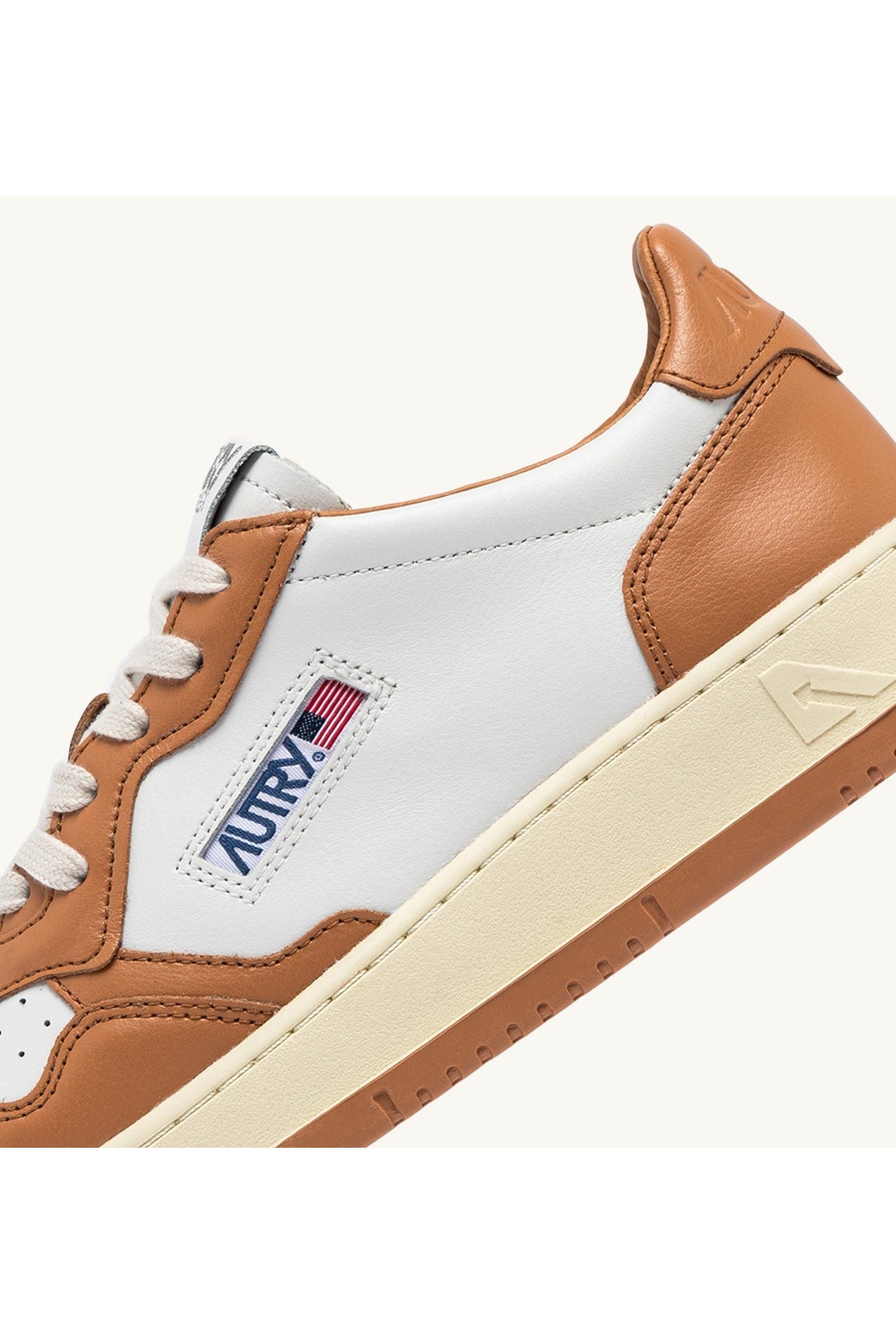 MEDALIST LOW BICOLOR SNEAKERS IN WHITE AND SAND STORM LEATHER - Butterfly Sneakers